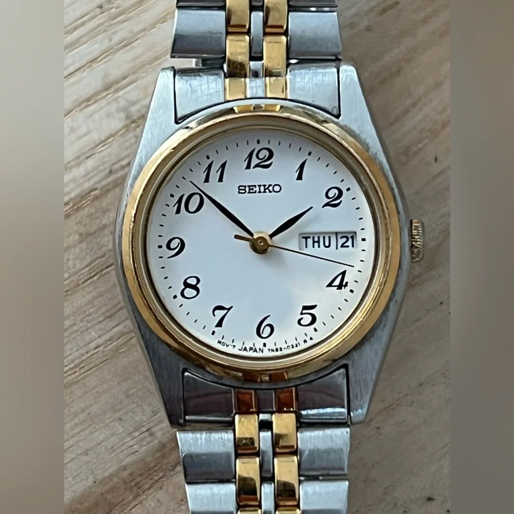 Seiko Ladies Watch Two-Tone Bracelet Round White Dial Day Date Windows